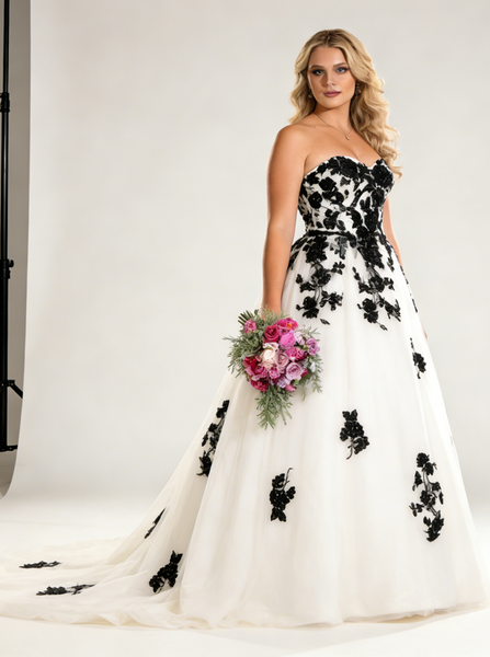 Plus Size Bridal Gown with Sweetheart Neckline,Lace Black White Wedding Dress,WD00692