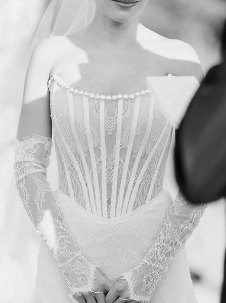 Luxurious Lace Wedding Dress,Fit And Flare Bridal Dress With Matching Gloves,WS25103108