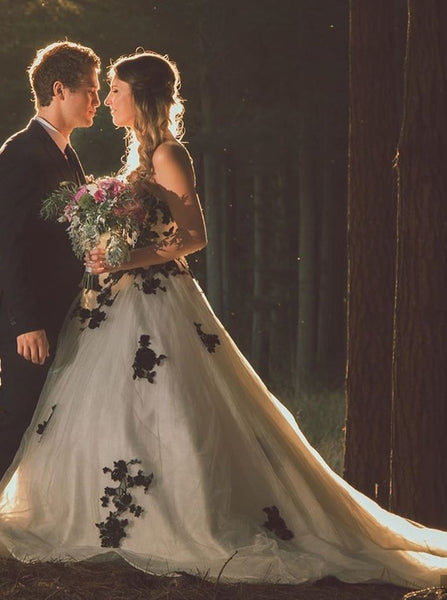 Plus Size Bridal Gown with Sweetheart Neckline,Lace Black White Wedding Dress,WD00692