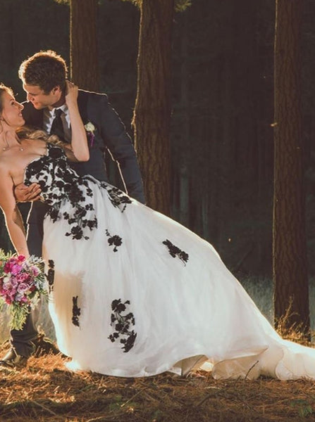 Plus Size Bridal Gown with Sweetheart Neckline,Lace Black White Wedding Dress,WD00692