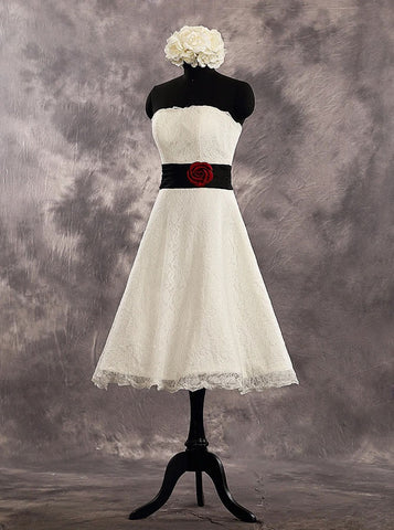 products/knee-length-lace-wedding-reception-dresses-strapless-short-wedding-dress-wd00540.jpg